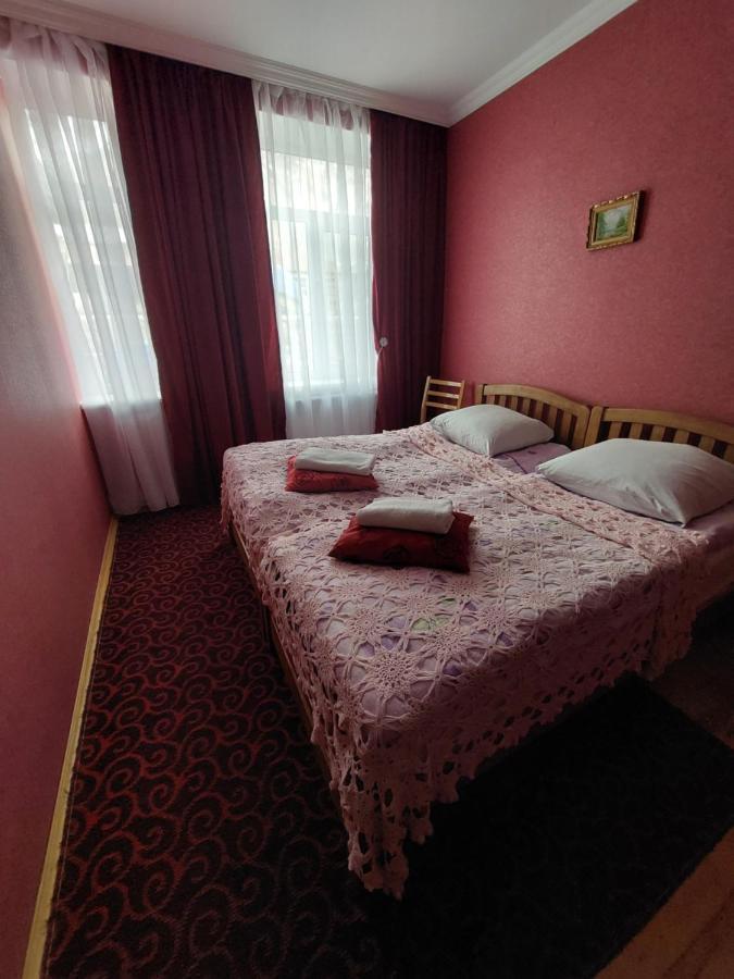 Guest House Lela Rezo Kazbegi Bagian luar foto