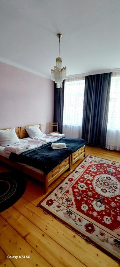 Guest House Lela Rezo Kazbegi Bagian luar foto