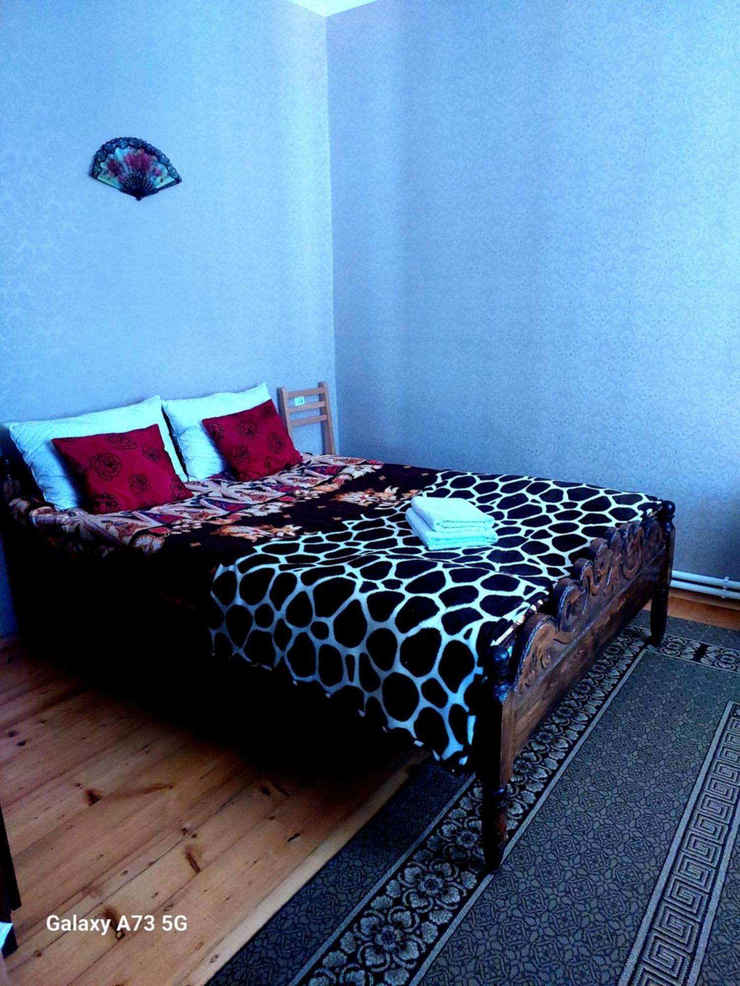 Guest House Lela Rezo Kazbegi Bagian luar foto