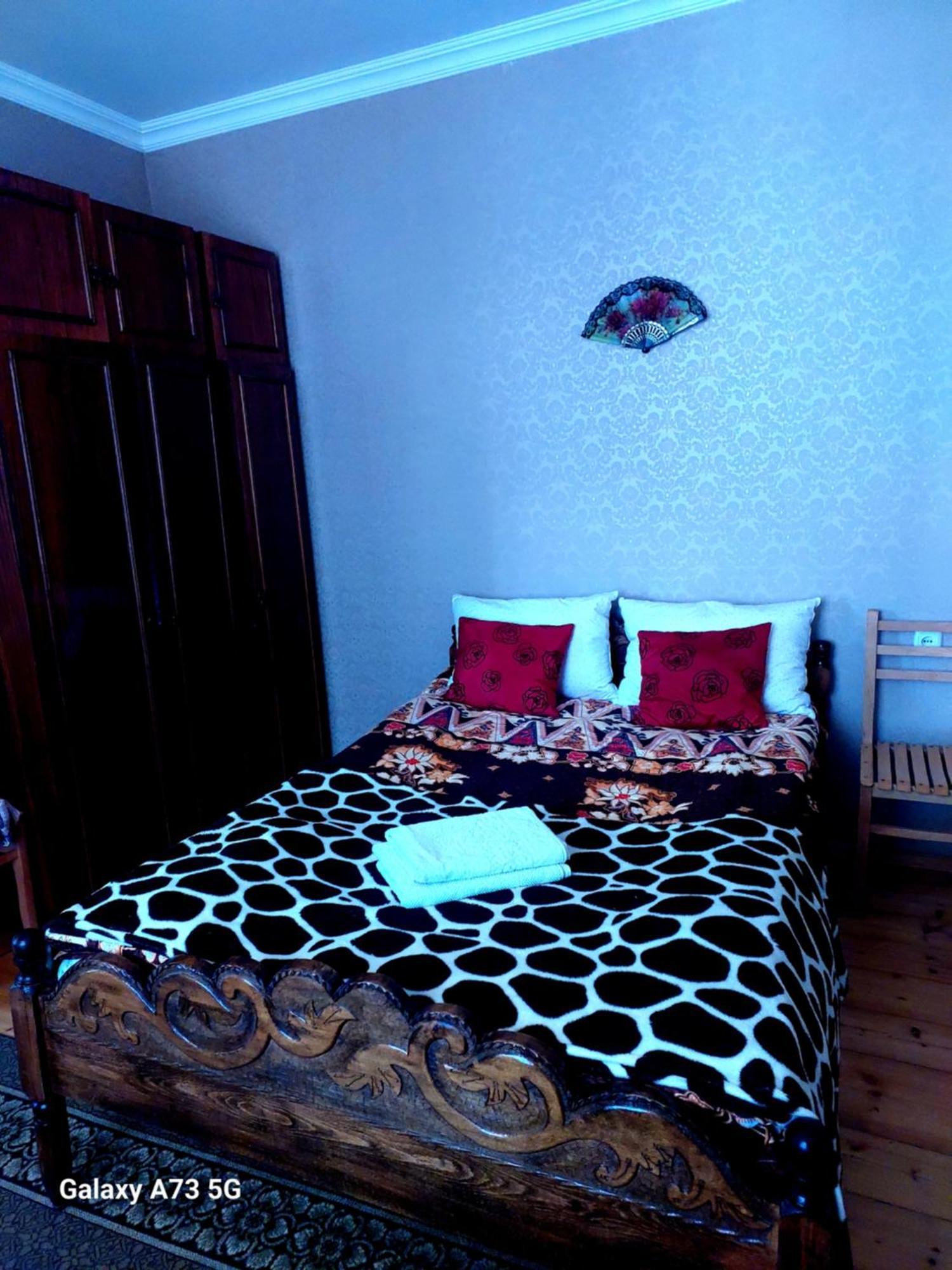 Guest House Lela Rezo Kazbegi Bagian luar foto