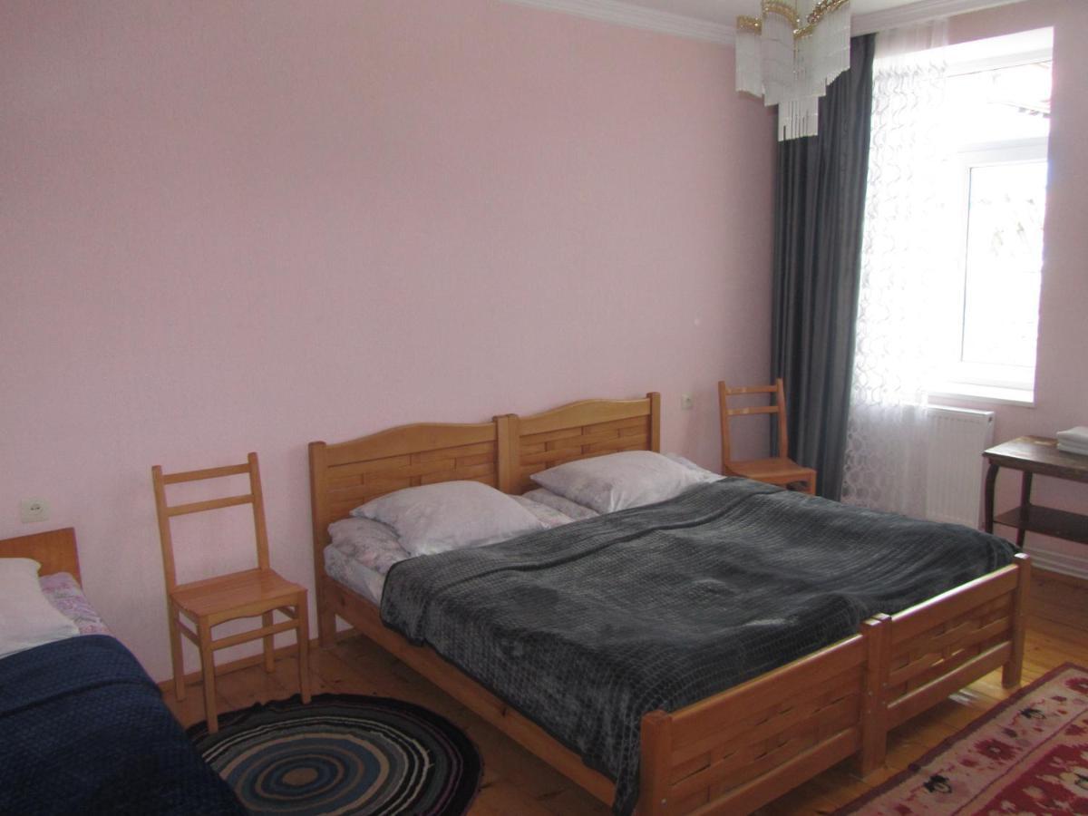 Guest House Lela Rezo Kazbegi Bagian luar foto