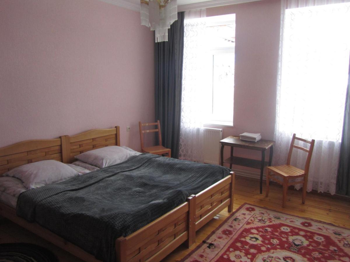 Guest House Lela Rezo Kazbegi Bagian luar foto